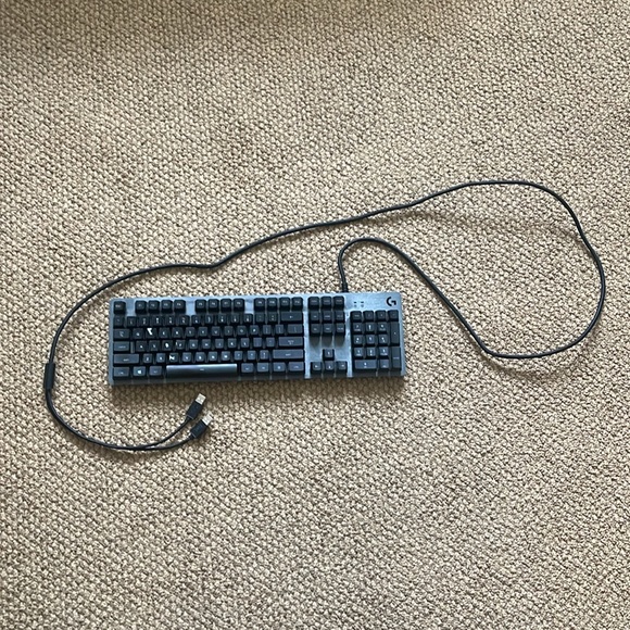 Logitech Full Size Keyboard with red and rgb lighting - Picture 2 of 4